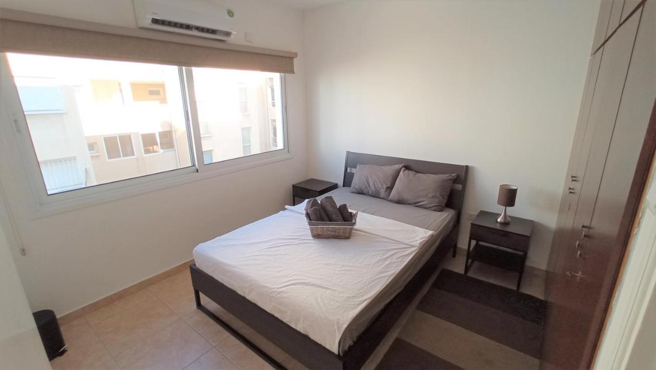 5 Min To The Beach Holiday Shared Apartment Incl Netflix - Private Room In 3 Bdr Apt Lárnaca Exterior foto