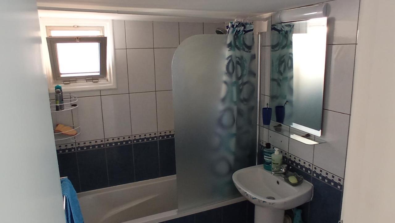 5 Min To The Beach Holiday Shared Apartment Incl Netflix - Private Room In 3 Bdr Apt Lárnaca Exterior foto