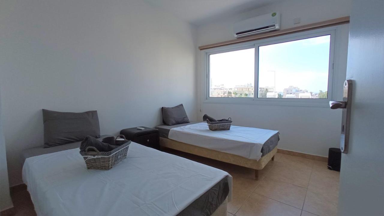 5 Min To The Beach Holiday Shared Apartment Incl Netflix - Private Room In 3 Bdr Apt Lárnaca Exterior foto
